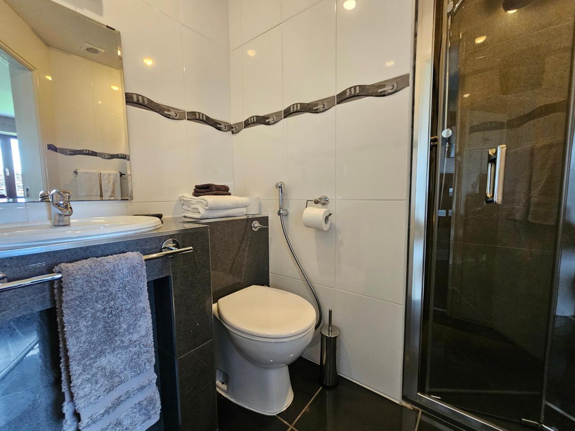 Fuchsia Lodge - New Luxury 5* Beachside Lodge With Sauna - 4 Beds Ensuite - Spectacular Location 워터빌 외부 사진